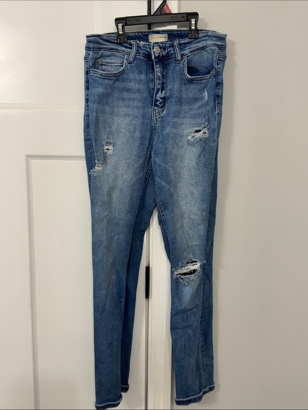 Altar'd State Women's Skinny Jeans - Medium Blue Distressed